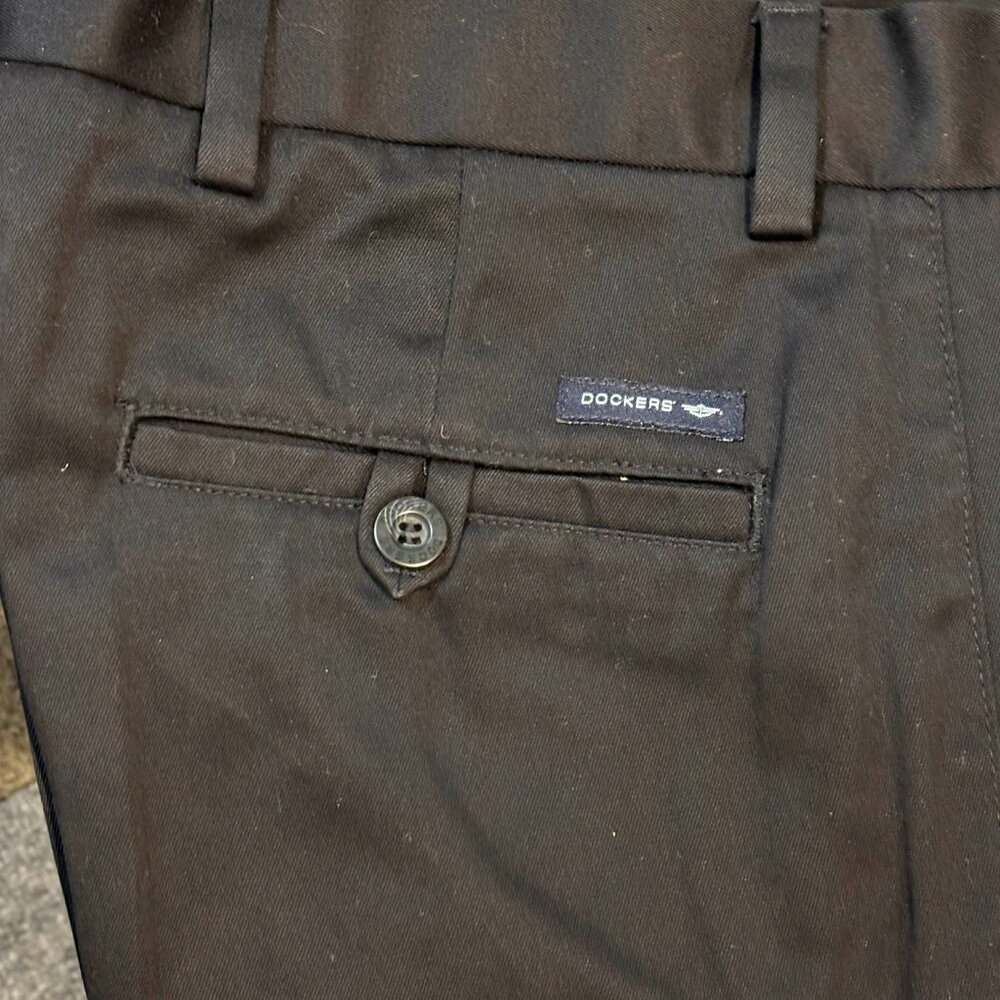Men’s black Dockers D2 flat front straight fit black pants 32 x 31.5 nearly new!